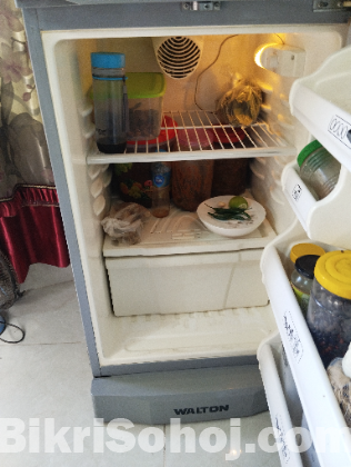 Walton fridge for sale with free establizer